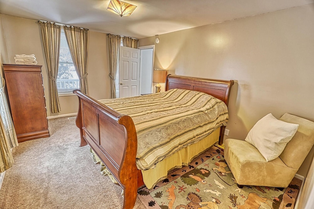 33 West Washington Street 4 Bedroom Home by Redawning view 2