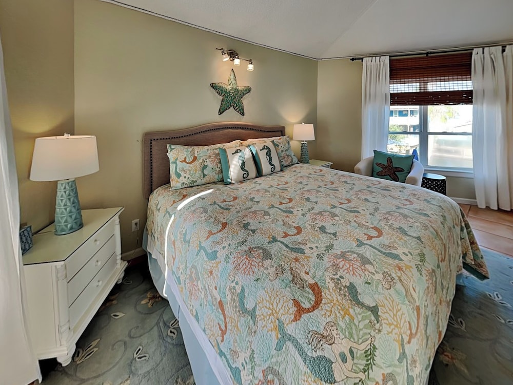 Siesta Keys by Miss Kitty’s