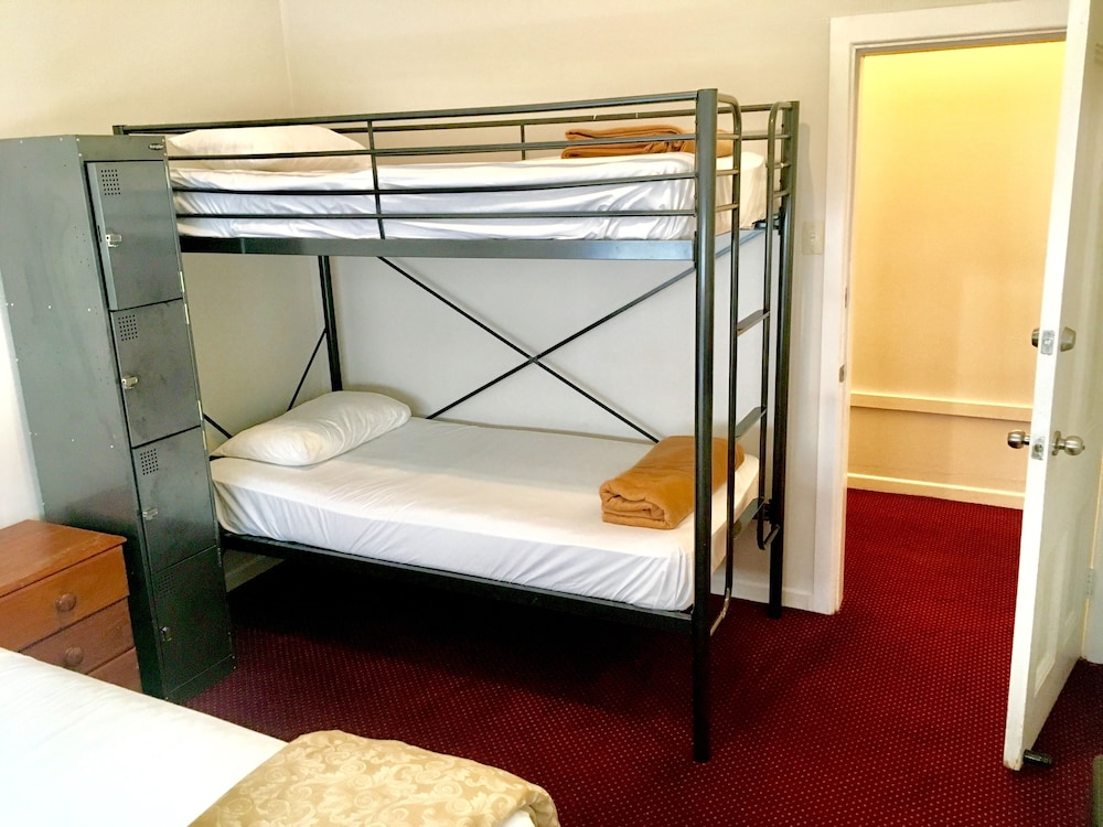 Freemans Backpackers Lodge - Hostel