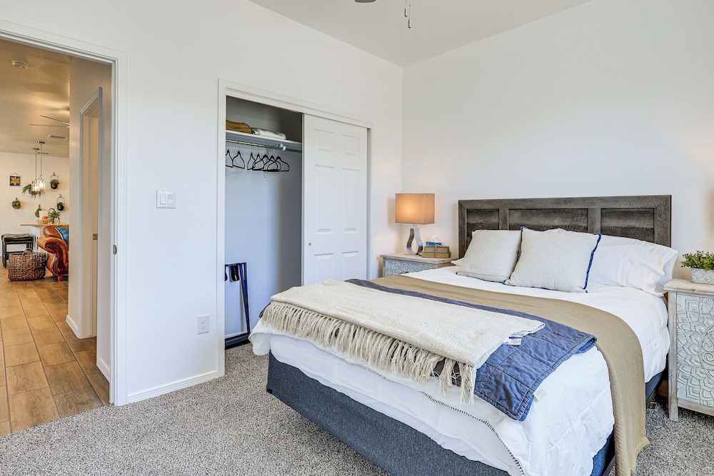Home w/ Private Patio 10 Mi to Rio Grande!