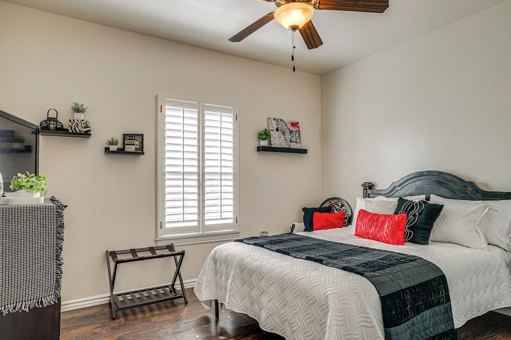 Family-friendly El Paso Home: Hike, Shop & Explore