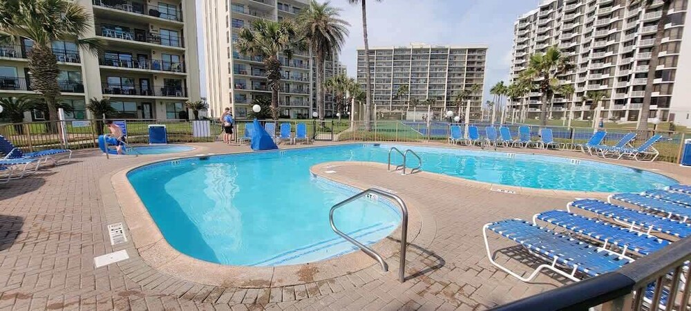 Beachfront Hotspot - New Furnishings - Pool - 1st Floor
