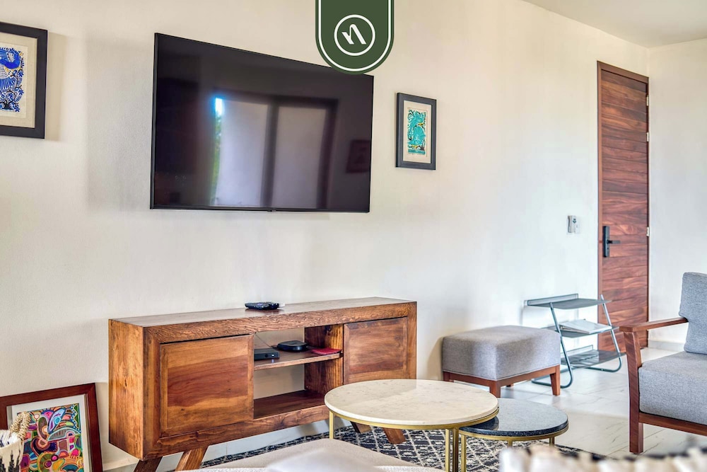 Oceanview 3 BR Condo Near the Beach - Pool