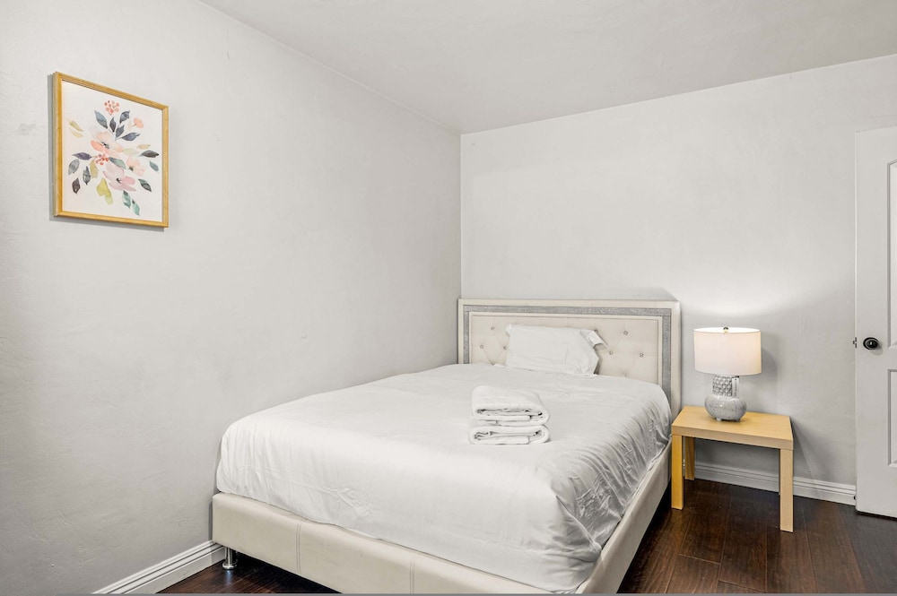 Comfortable Pasadena Retreat With Good Location