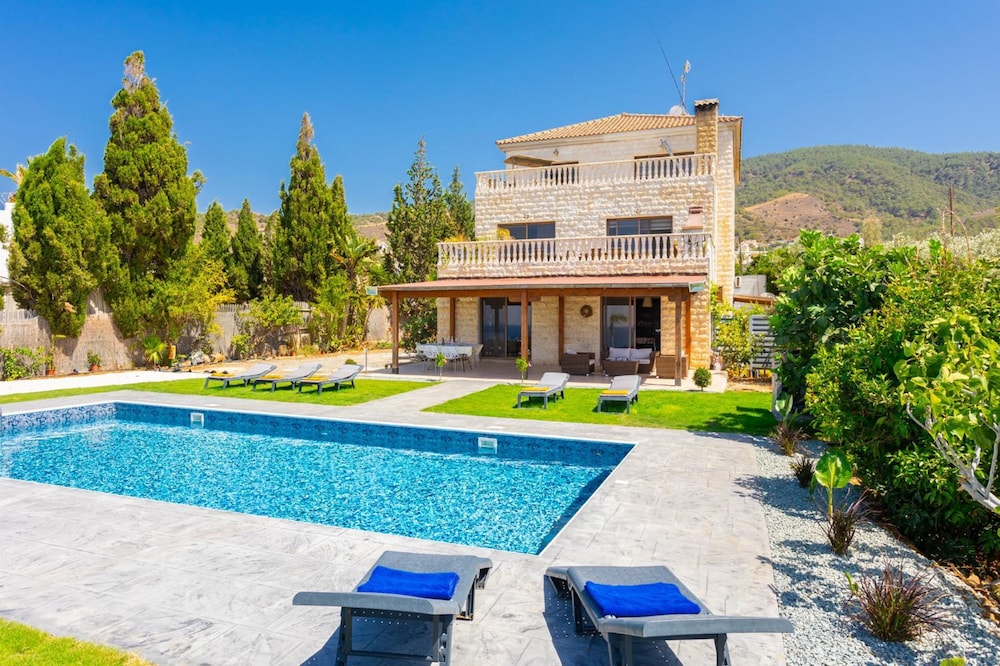 Villa Beach Heaven in Pomos