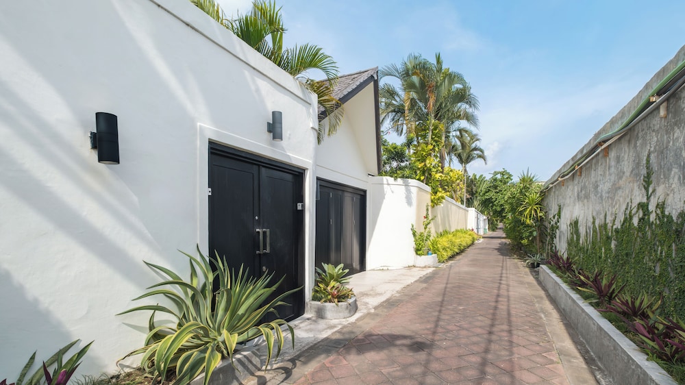 Villa Merta Sari 8 by Villa Finder