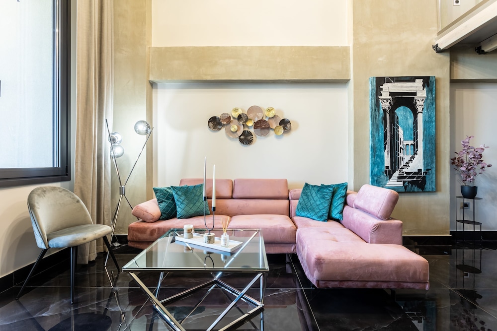 Ventiri Lofts - Luxury Penthouse w Home Cinema