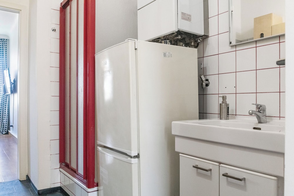 Lovely 2BR Apt Near Downtown