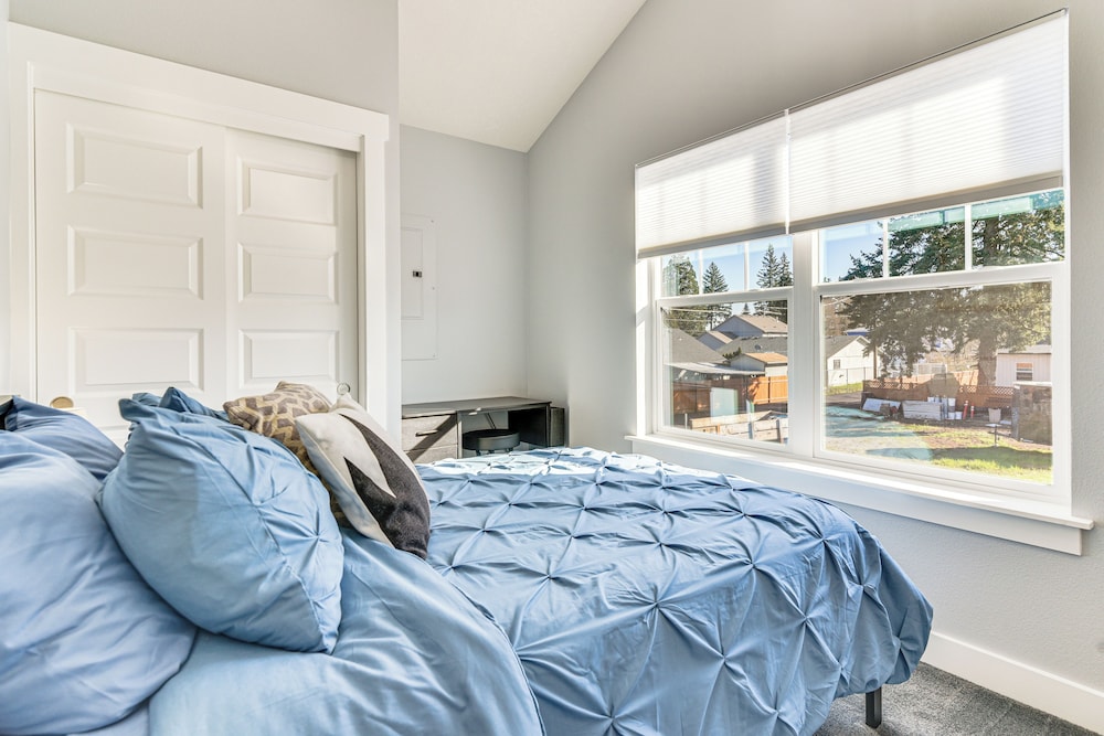 8 Mi to Dtwn Pdx: Unique Pet-friendly Home!
