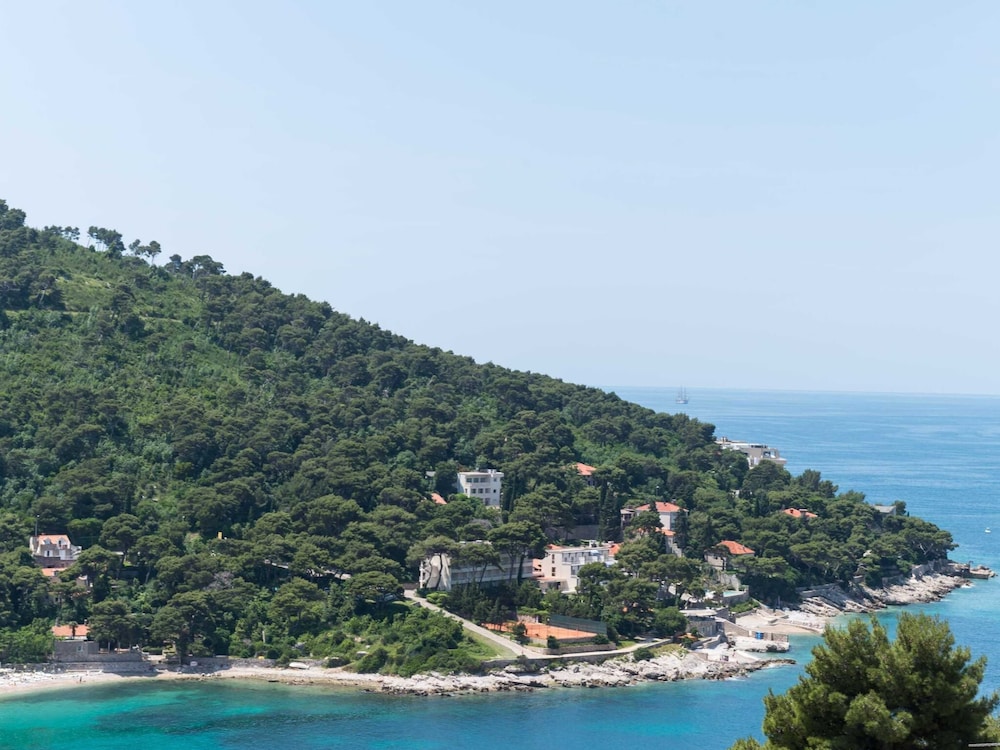 Green Hills Apartment - One Bedroom Apartment With Balcony and Sea View