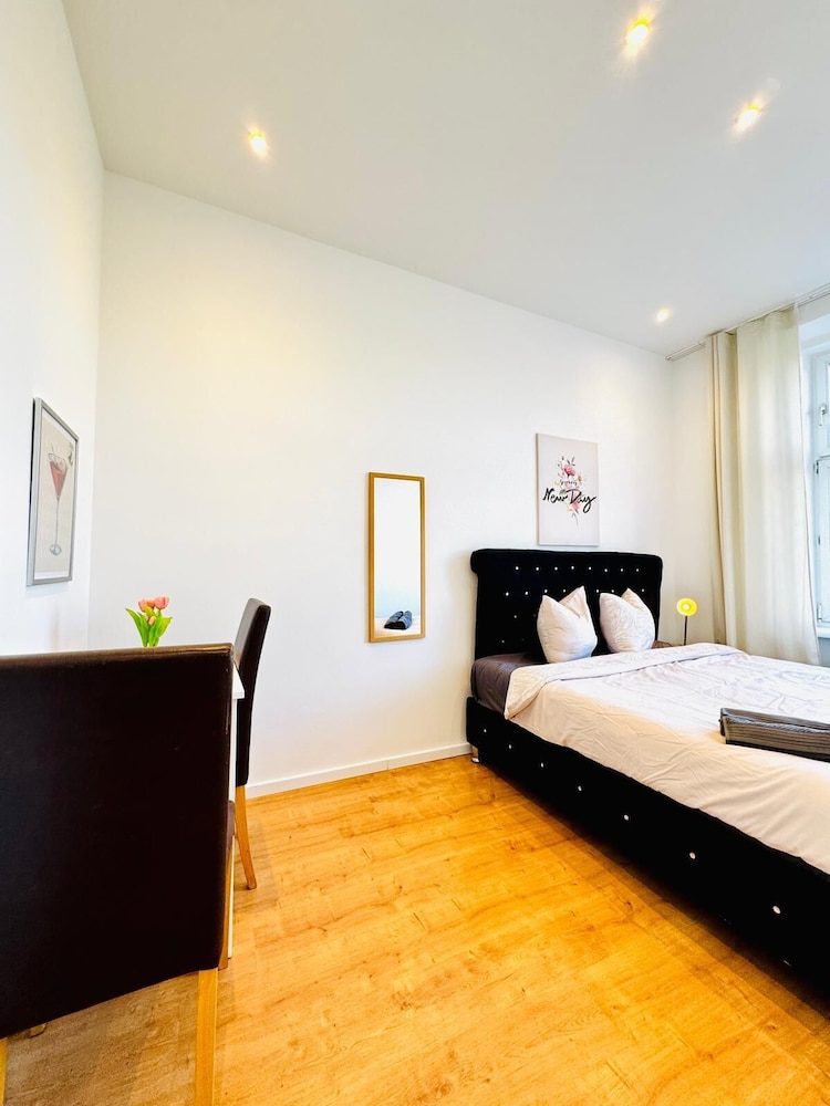 Cozy 3BR Apt Near Kaufpark Alterlaa