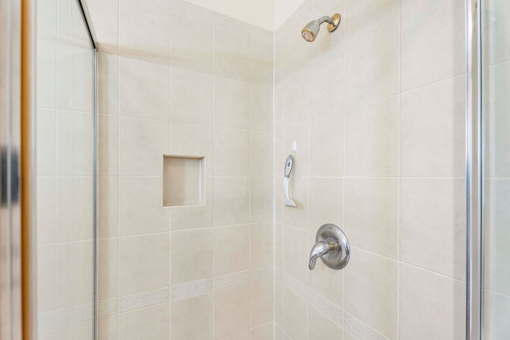 Concierge Included - Walk to Restaurants & Shopping - AC - Infinity Pool! -vrkcv