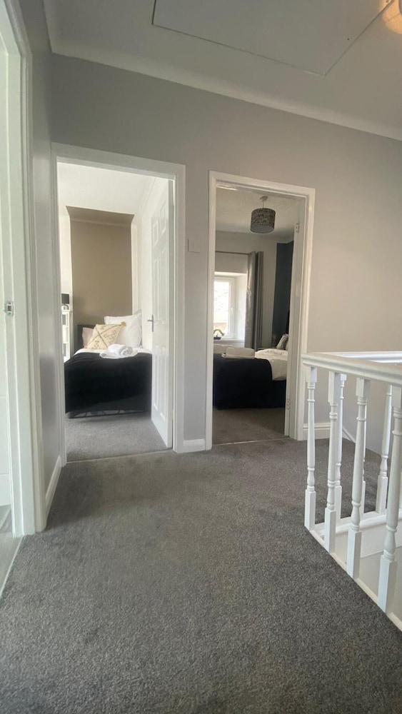 Lovely 3-bed House in Bridgend 7min From Porthcawl