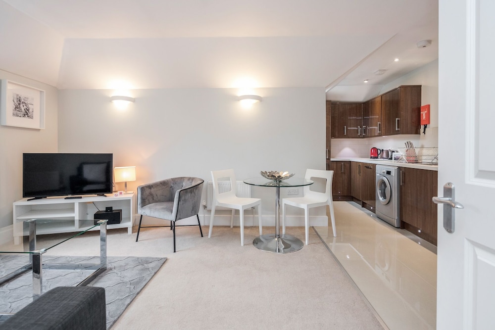 Roomspace Apartments - Lomond Court view 4