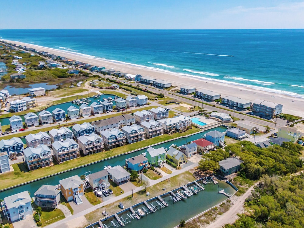 Queens Grant by Topsail Realty