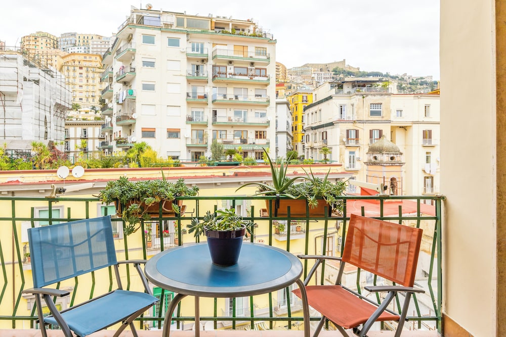 Colonna Classic Style Apartment