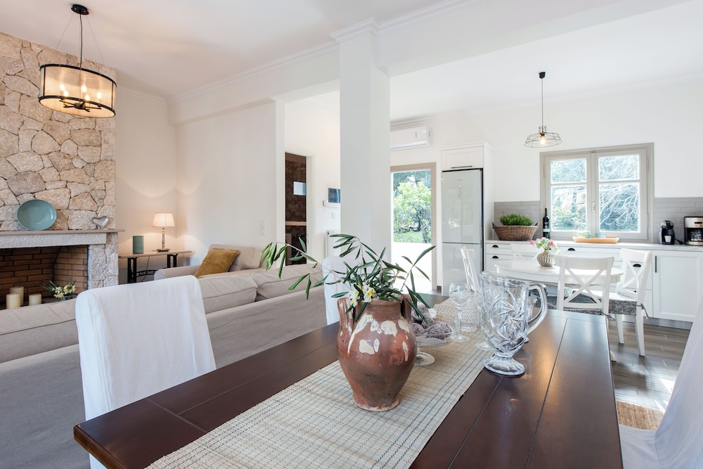 Verde Olive Three-Bedroom Holiday Home by Konnect