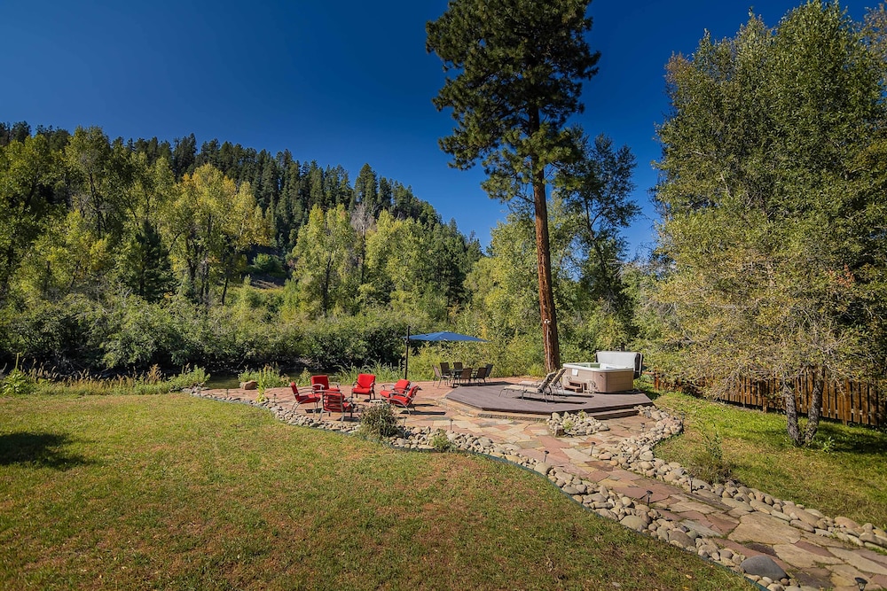 Cozy Home w/ Hot Tub: 7 Mi to Pagosa Hot Springs