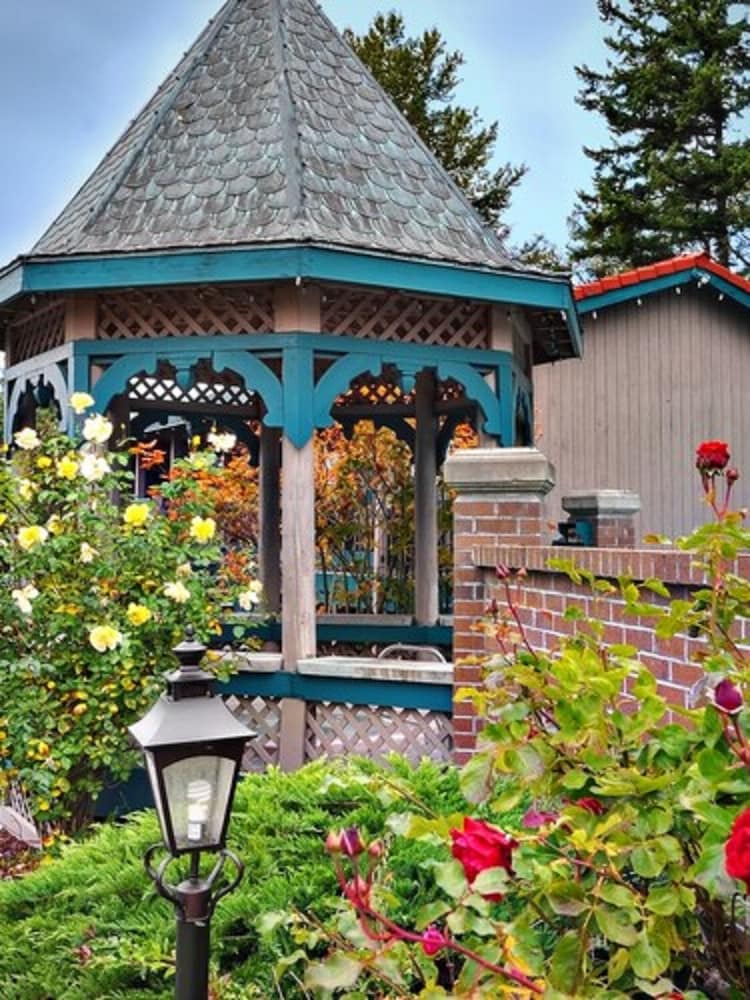 Coachman Inn & Suites
