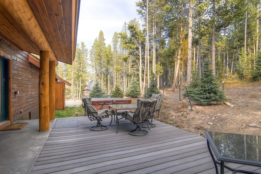 Timber Heights Lodge 3 Bedroom Home by RedAwning