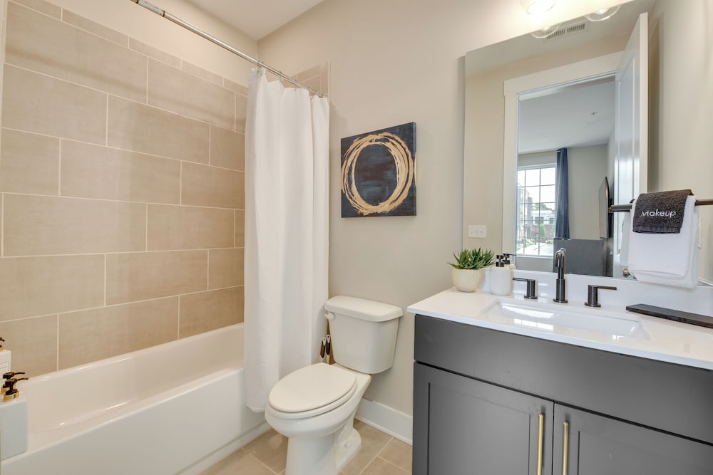 Chic Atlanta Vacation Rental ~ 1 Mi to Downtown!