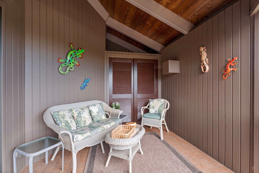 Fairway & Ocean Views - Updated Top Floor - AC- Vrkcv