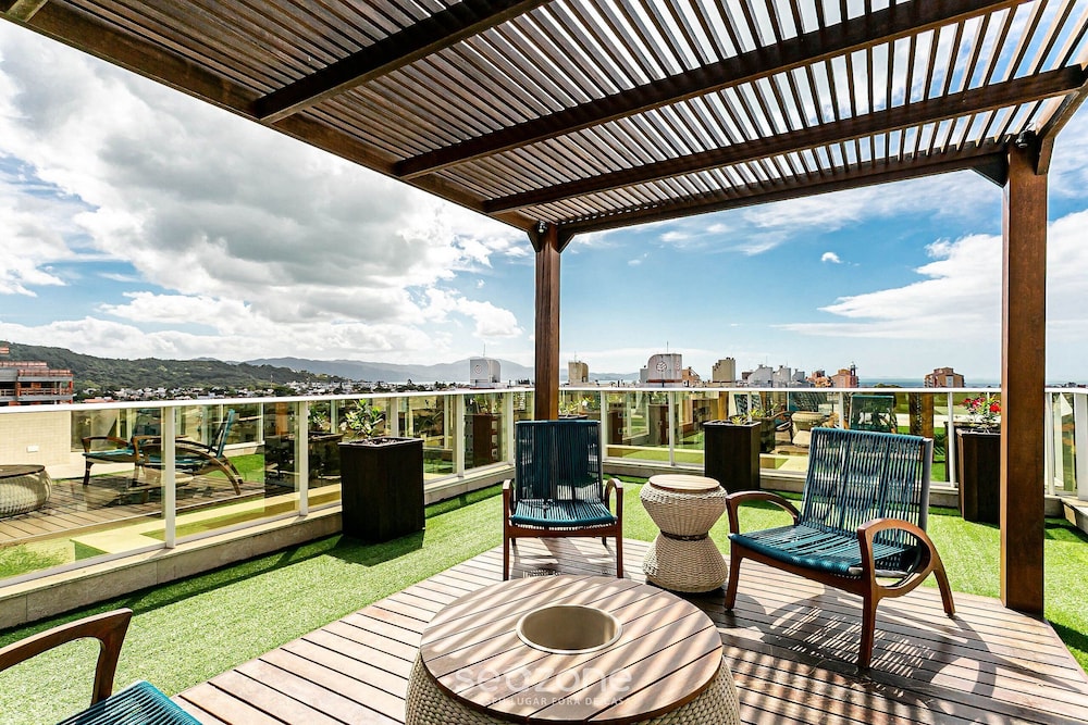 Sophisticated fit With 3 Suites Jurere Les403