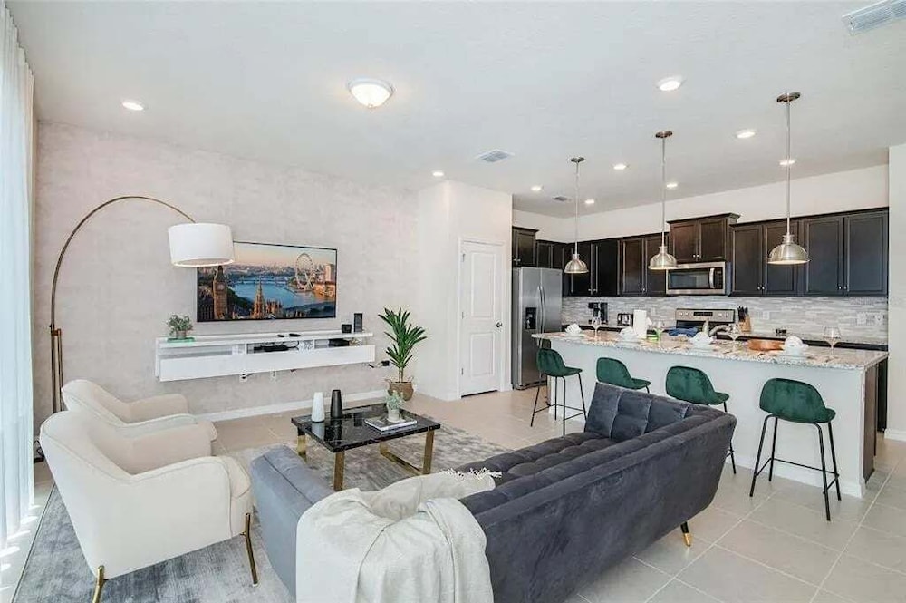 Elegant 5-bedroom Villa w Private Pool Near Disney