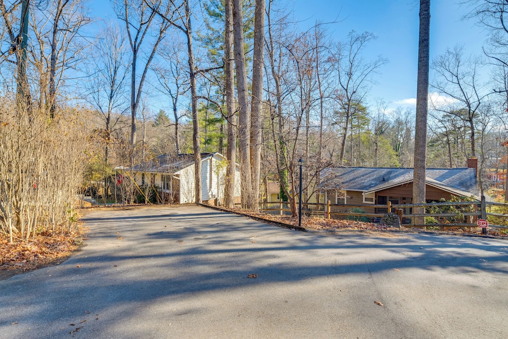 Hike, Sip & Explore! Blue Ridge Mtn Cabin w/ Porch