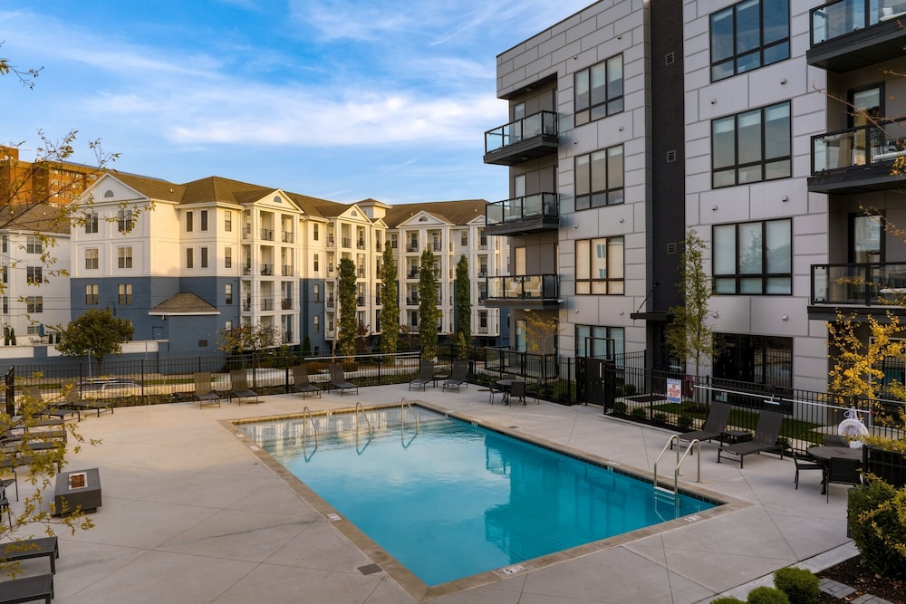 Wonderstruck Walkable Midtown Location at Odyssey Pool BBQ Fitness Room