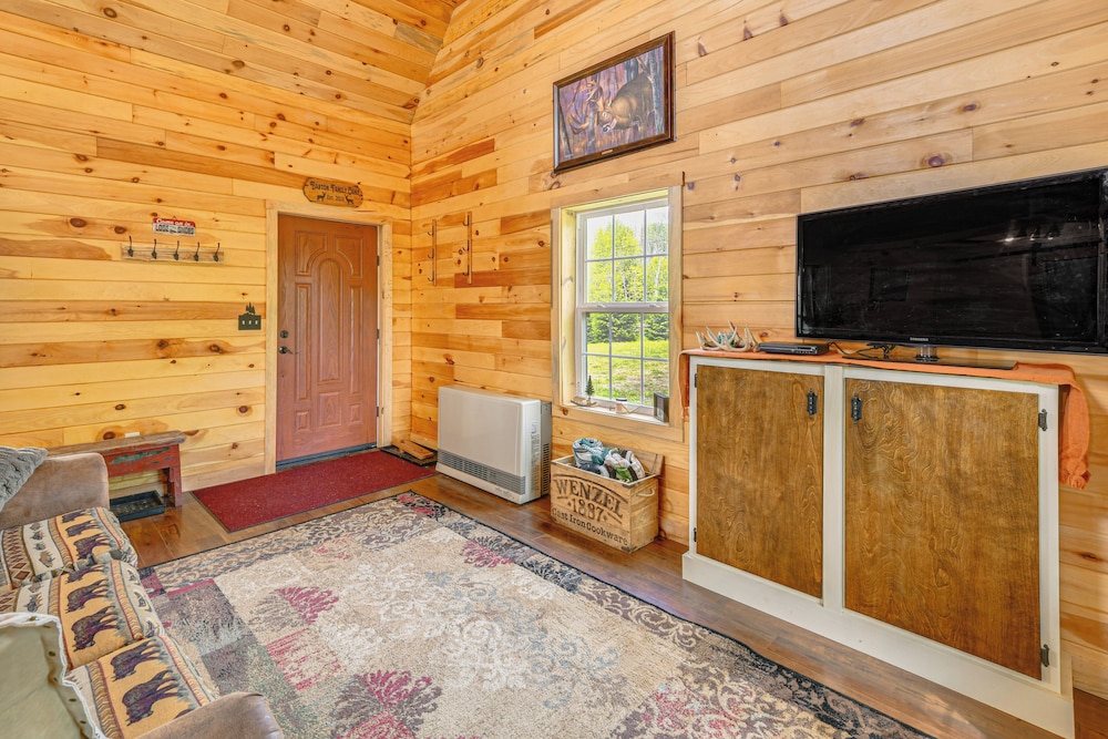 Escape to Nature: Secluded Mcdonough Cabin!