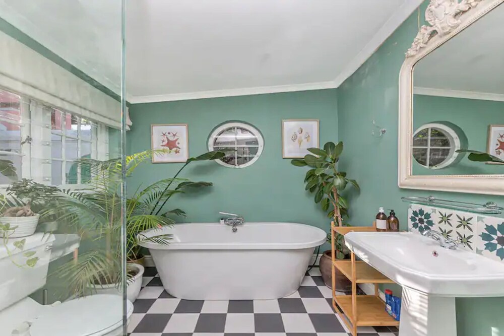 Chic & Stylish 2BD Home in Bo-kaap view 2