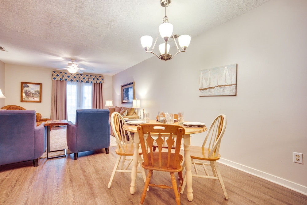 Beaufort Home w/ Patio 3 Mi to Downtown!