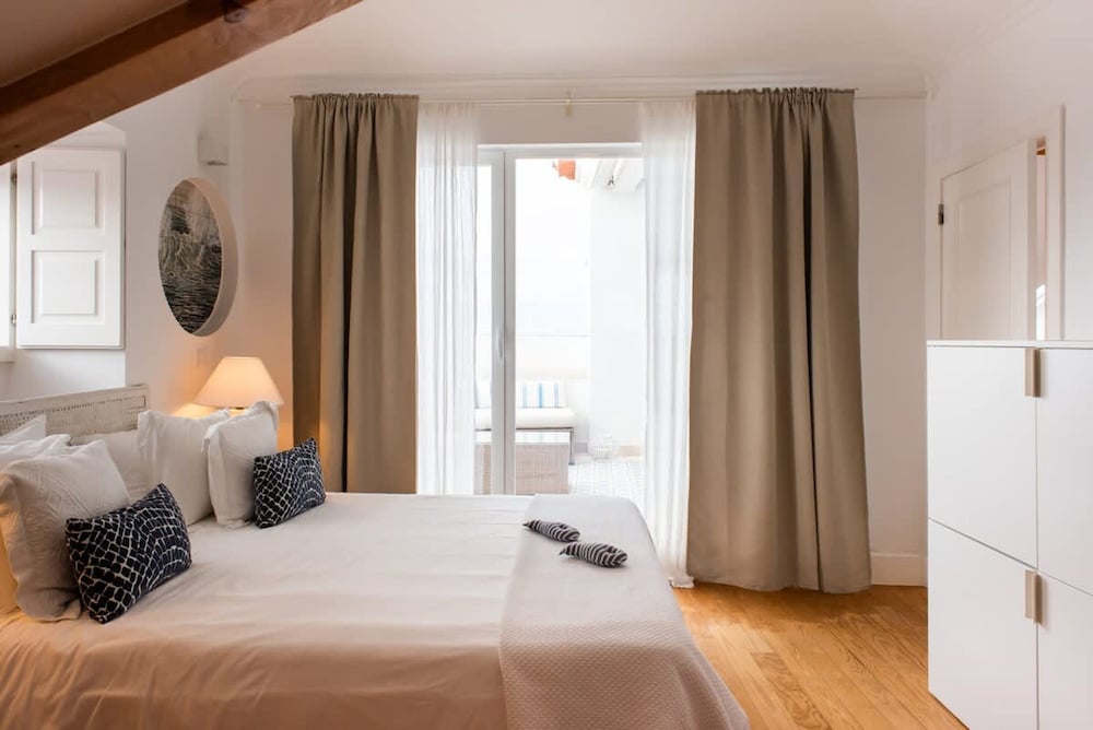 Luxury Building With Rooftop in Central Ericeira