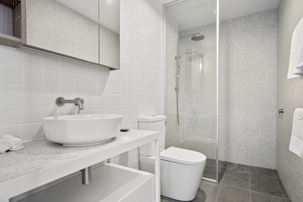 Modern 1-bed Apartment With Views in Fremantle