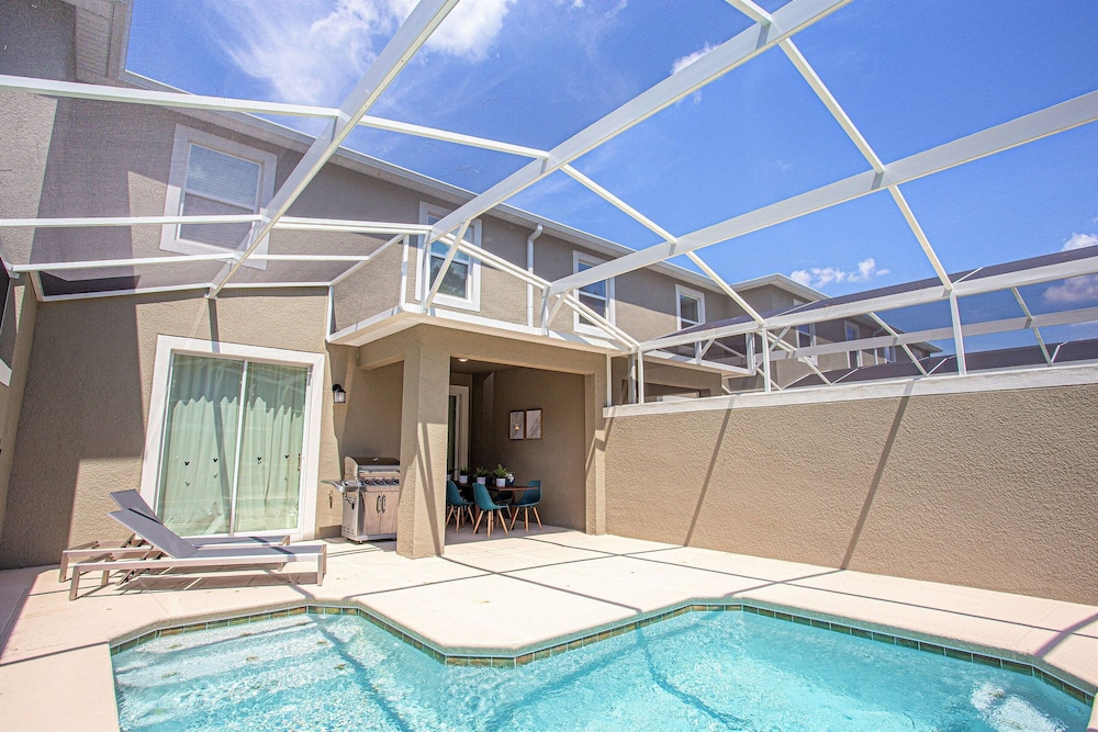 396 - 4bd/3ba Luxurious Homechampions Gate Resort
