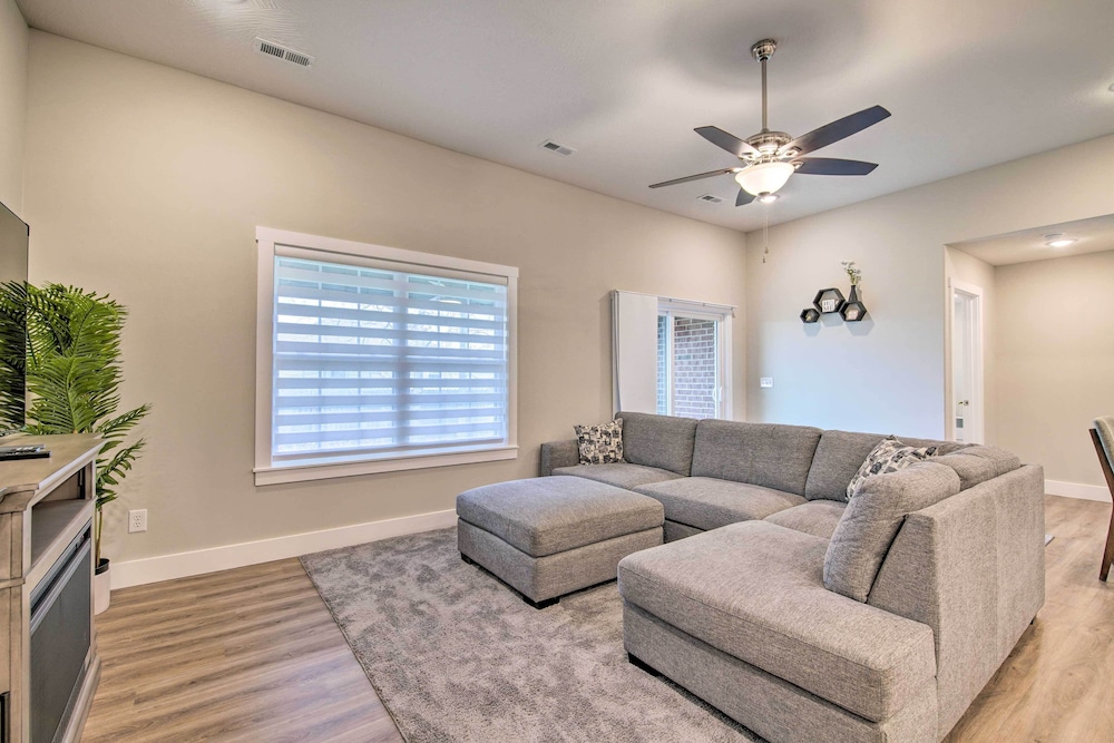 Charming Ozark Abode w/ Yard & Pool Access