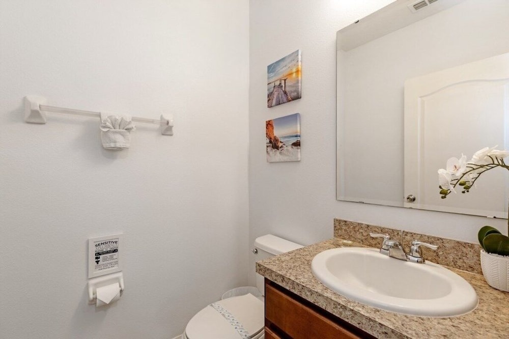 Luxury 4br Retreat W/ Pool, Game Room Near Disney 4 Bedroom Villa