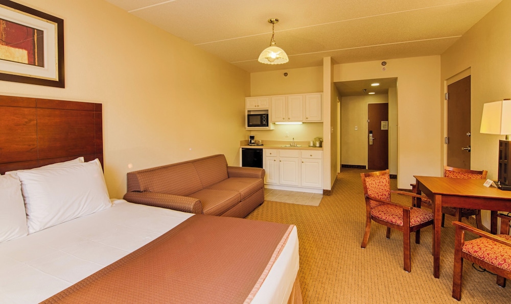 Fayetteville Vacations - Landmark Inn Fort Liberty - Property Image 35