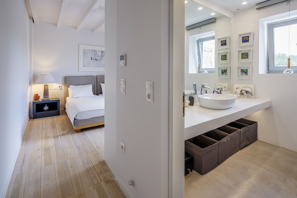 The Gallery Home - Elegant Villa In Antiparos