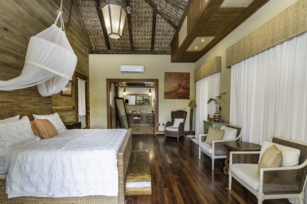 Luxury Villa with Beachfront Eden Roc view 2