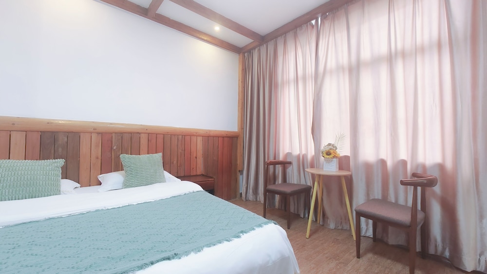 Breeze & Alley Inn
