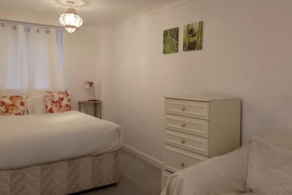 Apartmentsleeps4-parking-nearhuntington-petsok