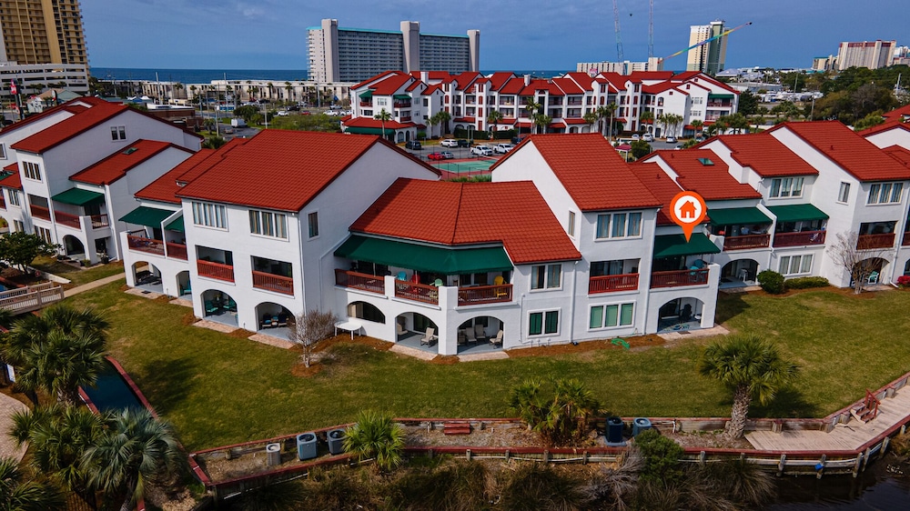 Condo Sleeps 5 w/ Resort Style Amenities!
