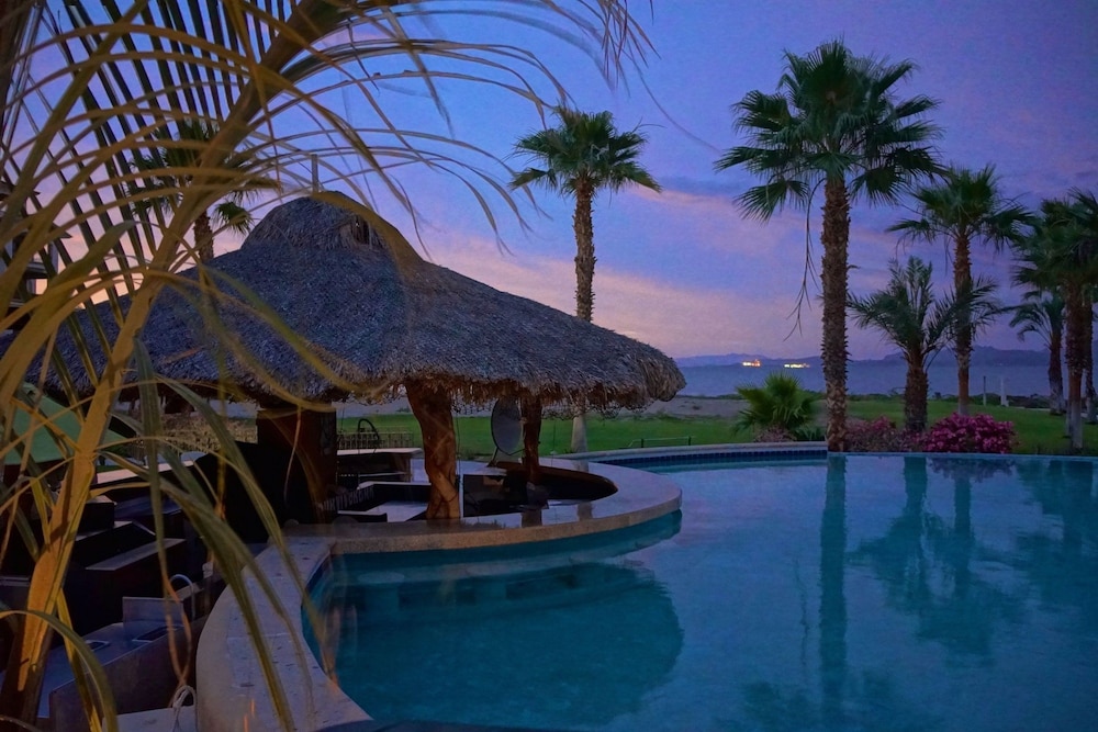 Paraiso Del Mar Resort F301 3 Bed by Casago view 5