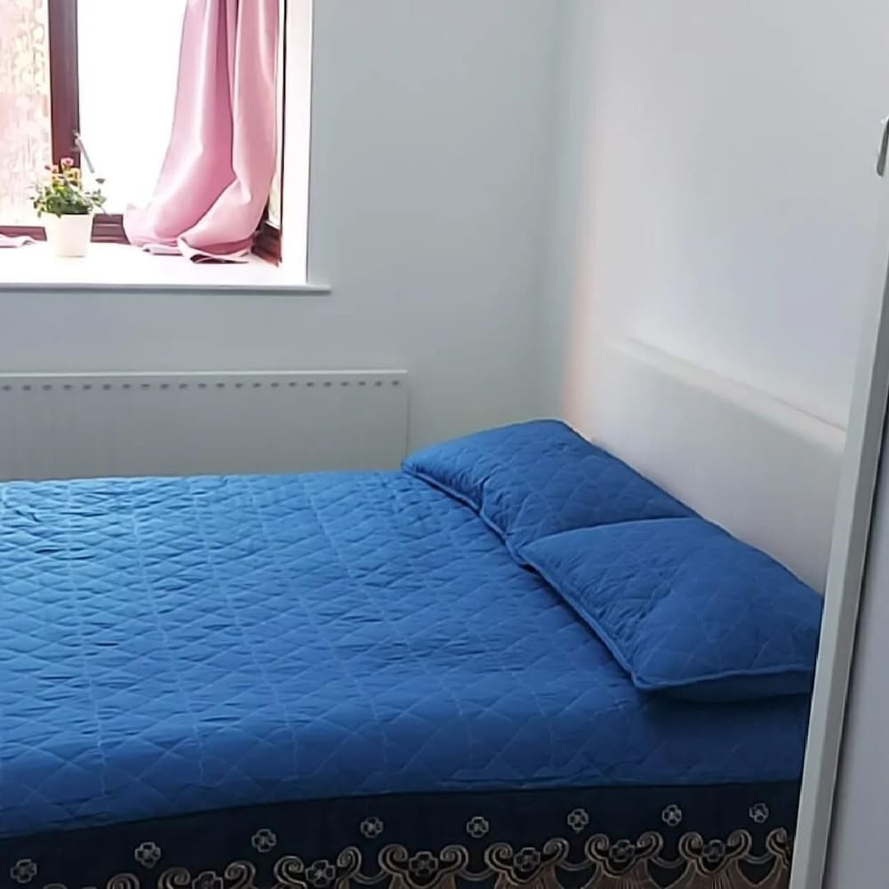 Beautiful 1-bed Apartment in Croydon-free Parking view 3