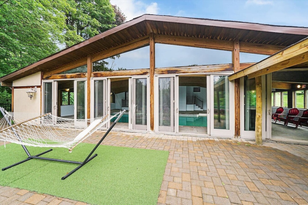 Large 7BR Villa Sleeps 16 Indoor Pool Hot Tub