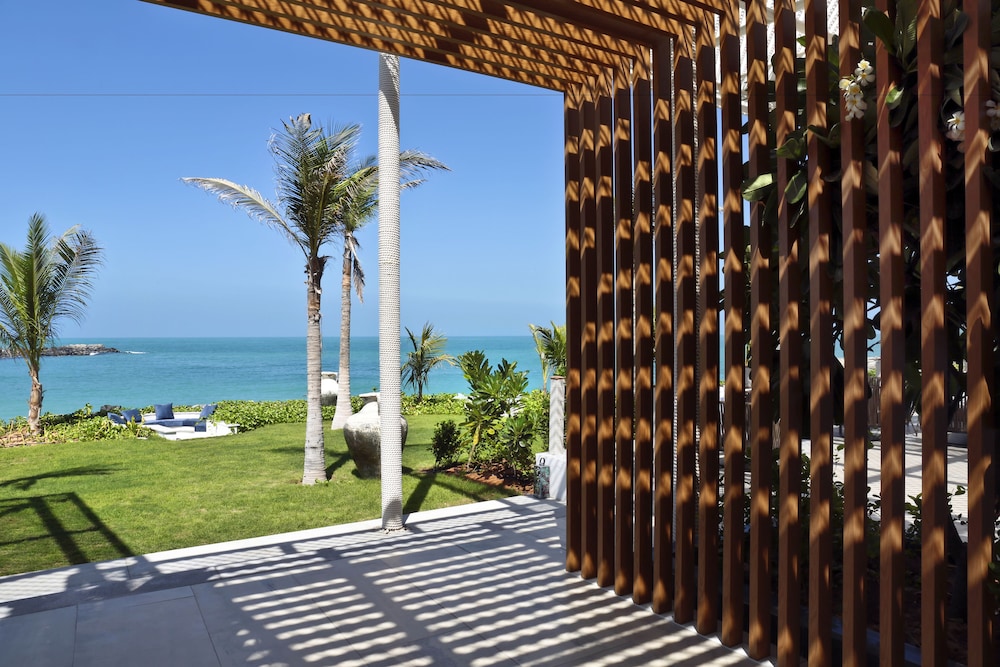 Nurai Island Resort