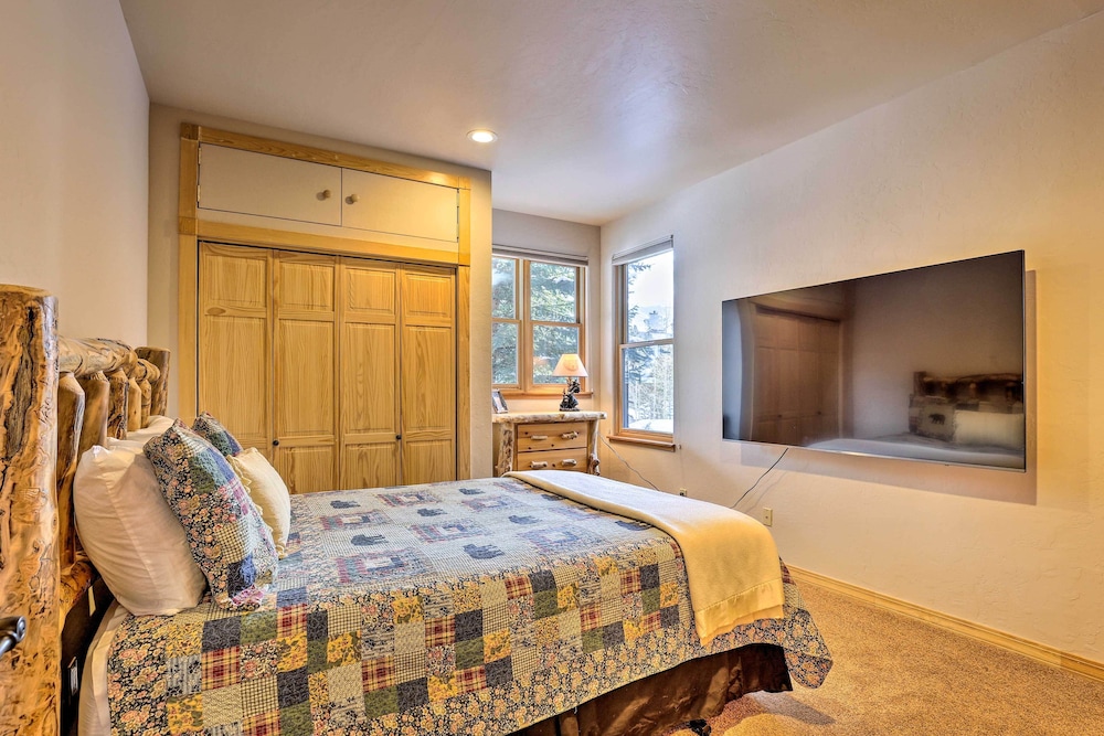 Ski-in/out Breckenridge Gem w/ Hot Tub! view 3