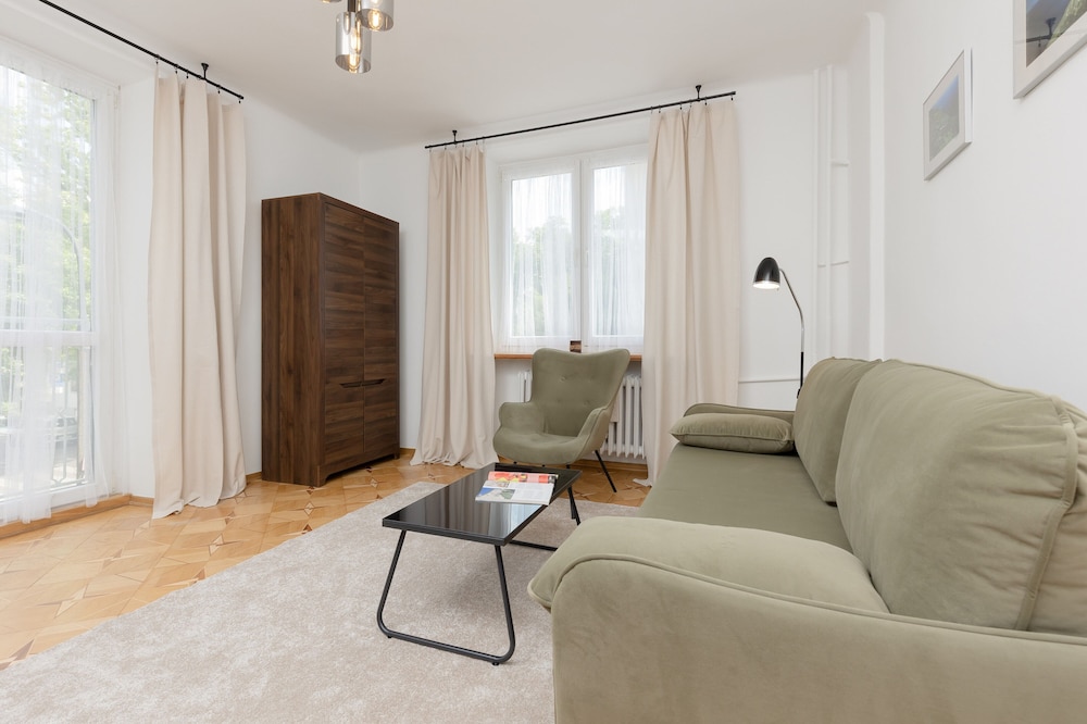 Bałuckiego Apartment Warsaw by Renters view 4